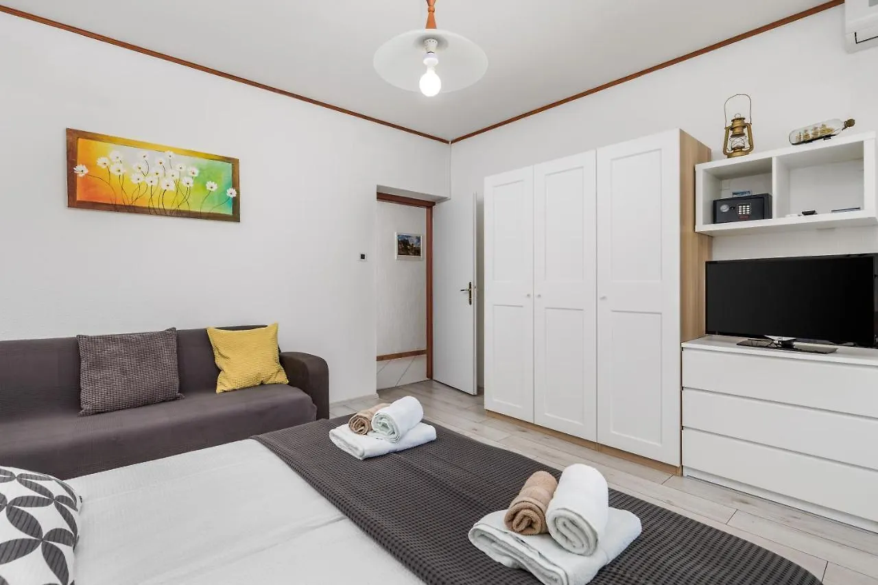 Apartments Rosovic J&C Moscenicka Draga